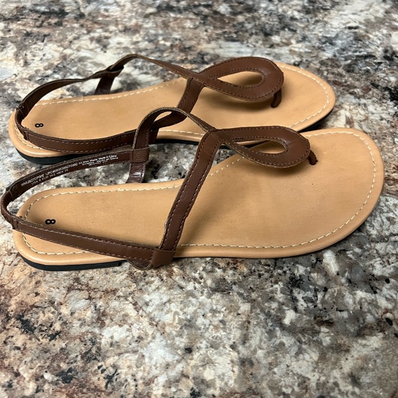 Sandals 🩴 - Picture 2 of 2